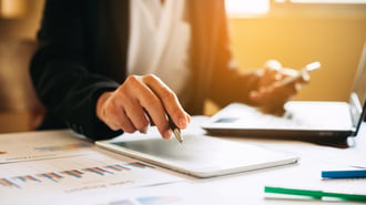 Capital Raisings Wrap: Understanding Winsome's premium raise, Flight Centre soars
